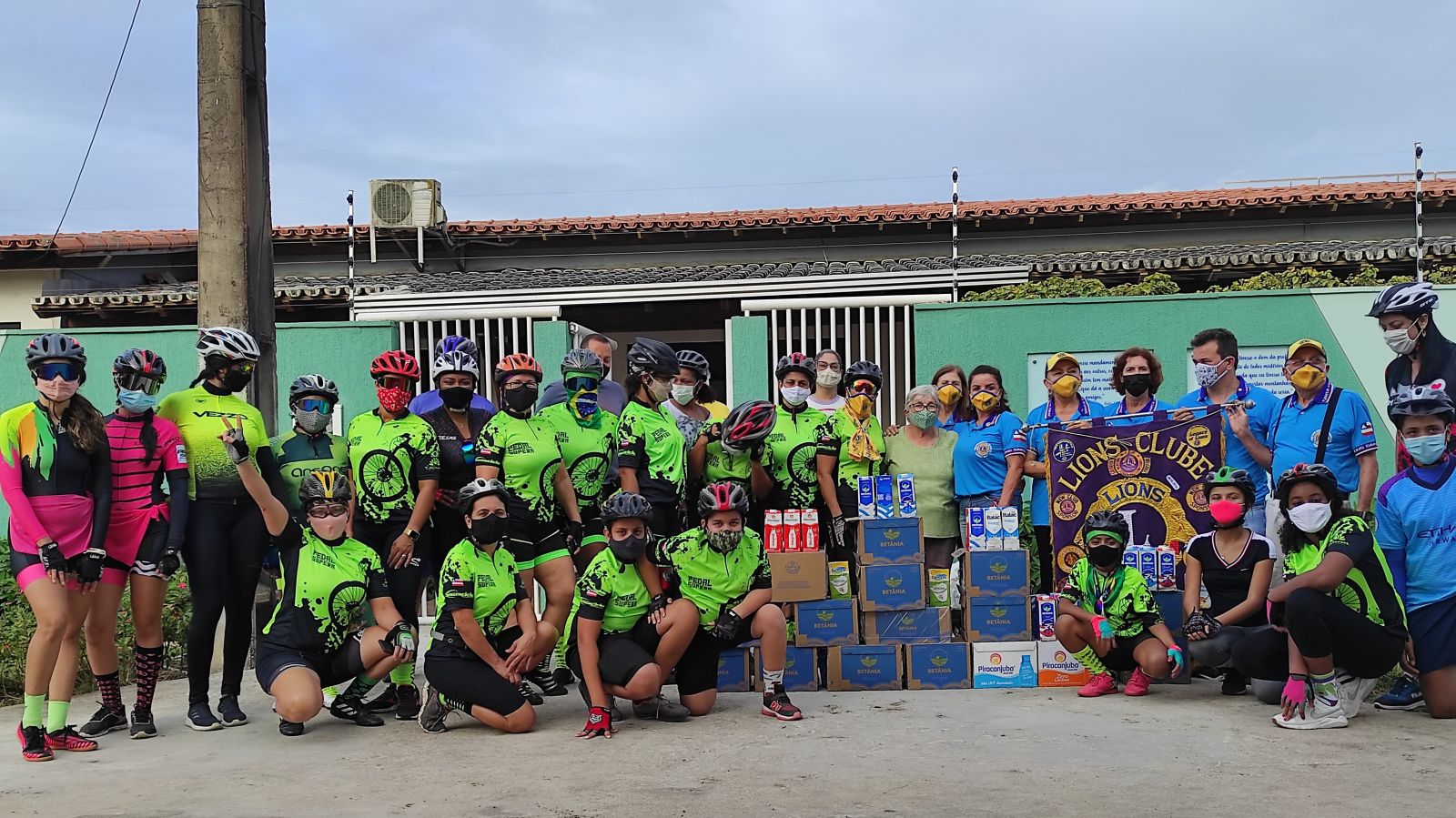 Parceria do bem LIONS Santa Cruz e Pedal Supera